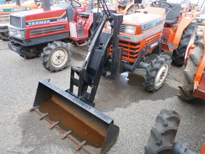 KUBOTA          L1-205DT